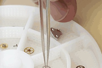 厦门欧米茄机械表为什么总快2-3分钟